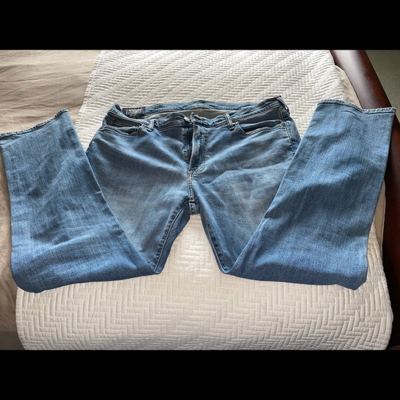 A pair of A&F blue Jeans - Picture 2 of 5